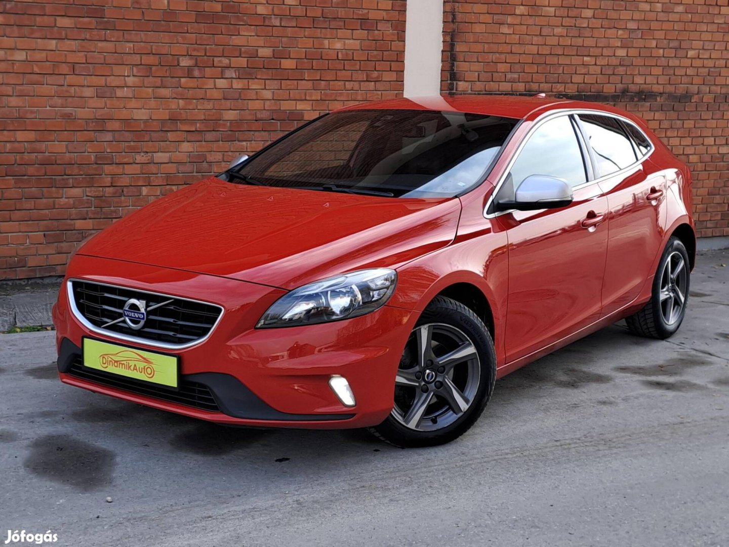 Volvo V40 2.0 D [D2] R-Design Momentum Digitáli...